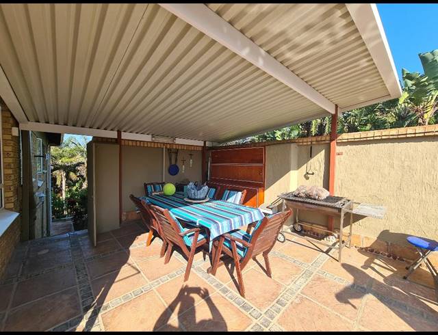 4 BEDROOM TOWNHOUSE FOR SALE IN SHELLY BEACH